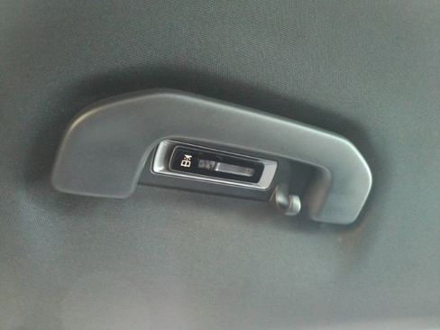 Used 2025 Mercedes-Benz GLC 300 image 32