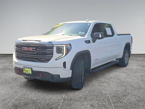 Used 2022 GMC Sierra 1500 AT4 w/ Technology Package AWD/4WD image 4