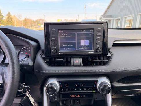 Used 2022 Toyota RAV4 LE image 20