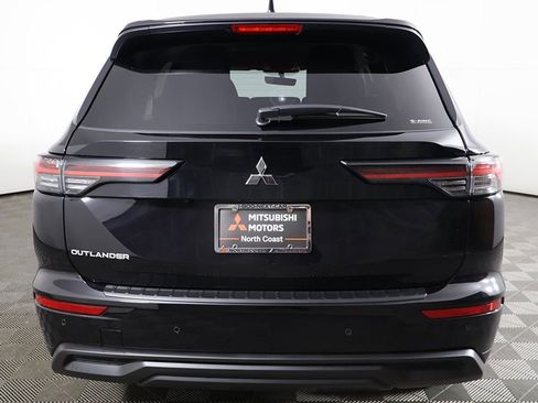 New 2026 Mitsubishi Outlander ES image 13