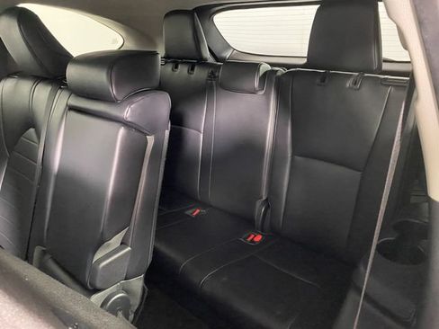 Used 2023 Toyota Highlander XLE AWD/4WD image 14