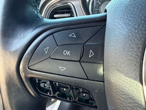 Used 2016 Dodge Challenger SXT RWD image 10