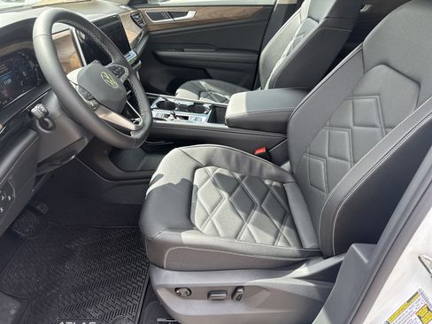 New 2026 Volkswagen Atlas SE FWD image 5