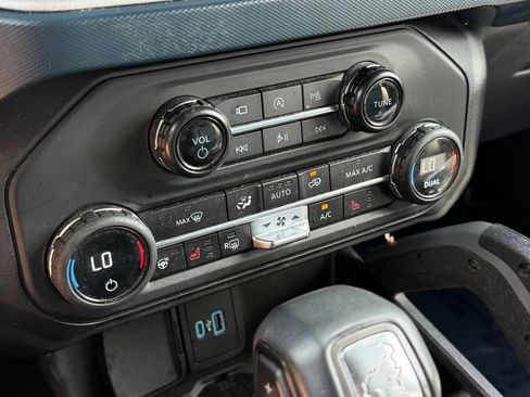 Used 2024 Ford Bronco Outer Banks AWD/4WD image 18