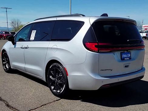 New 2026 Chrysler Pacifica Select FWD image 6