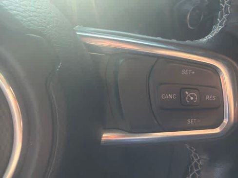 Used 2019 Jeep Wrangler Unlimited Sahara AWD/4WD image 26
