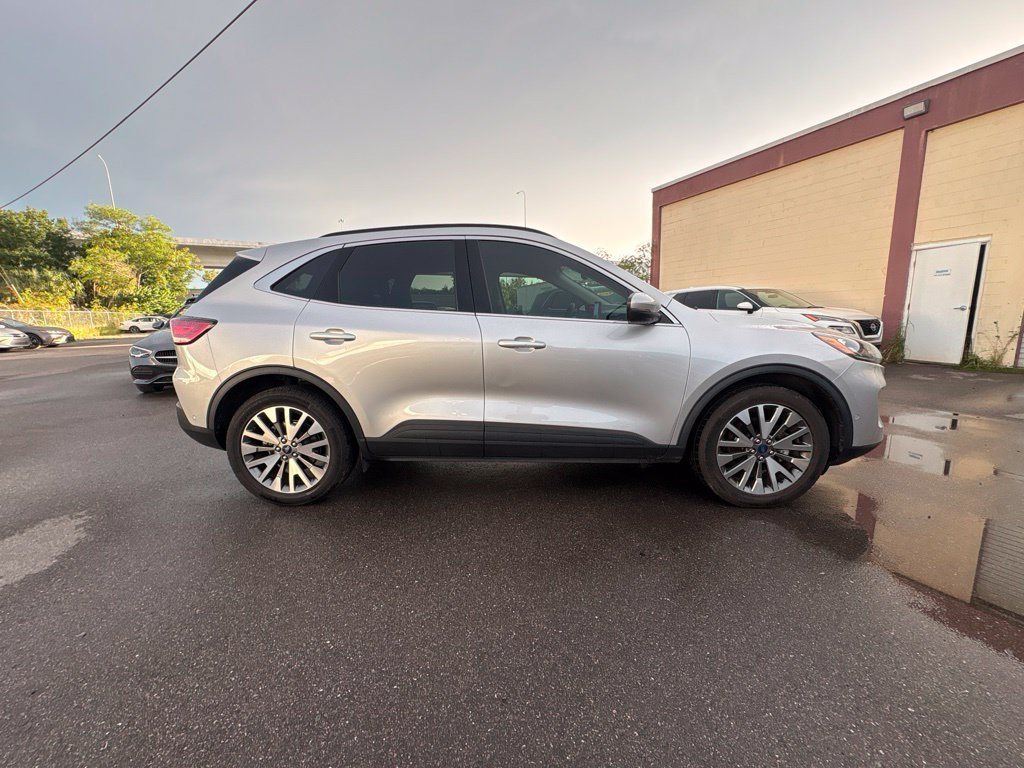 Used 2020 Ford Escape Titanium w/ Titanium Premium Package 2.0 AWD/4WD image 2