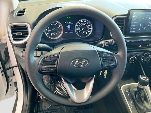 Used 2021 Hyundai Venue SE image 11
