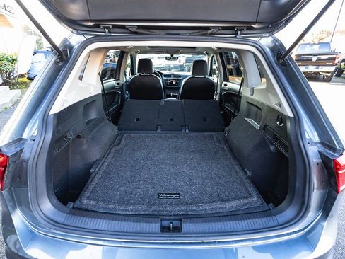 Used 2021 Volkswagen Tiguan SE w/ Panoramic Sunroof Package image 37