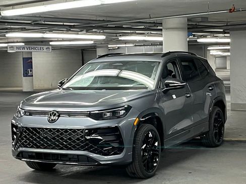 New 2026 Volkswagen Tiguan SE R-Line image 3