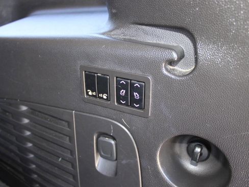 Used 2015 GMC Yukon XL SLT w/ Open Road Package image 32