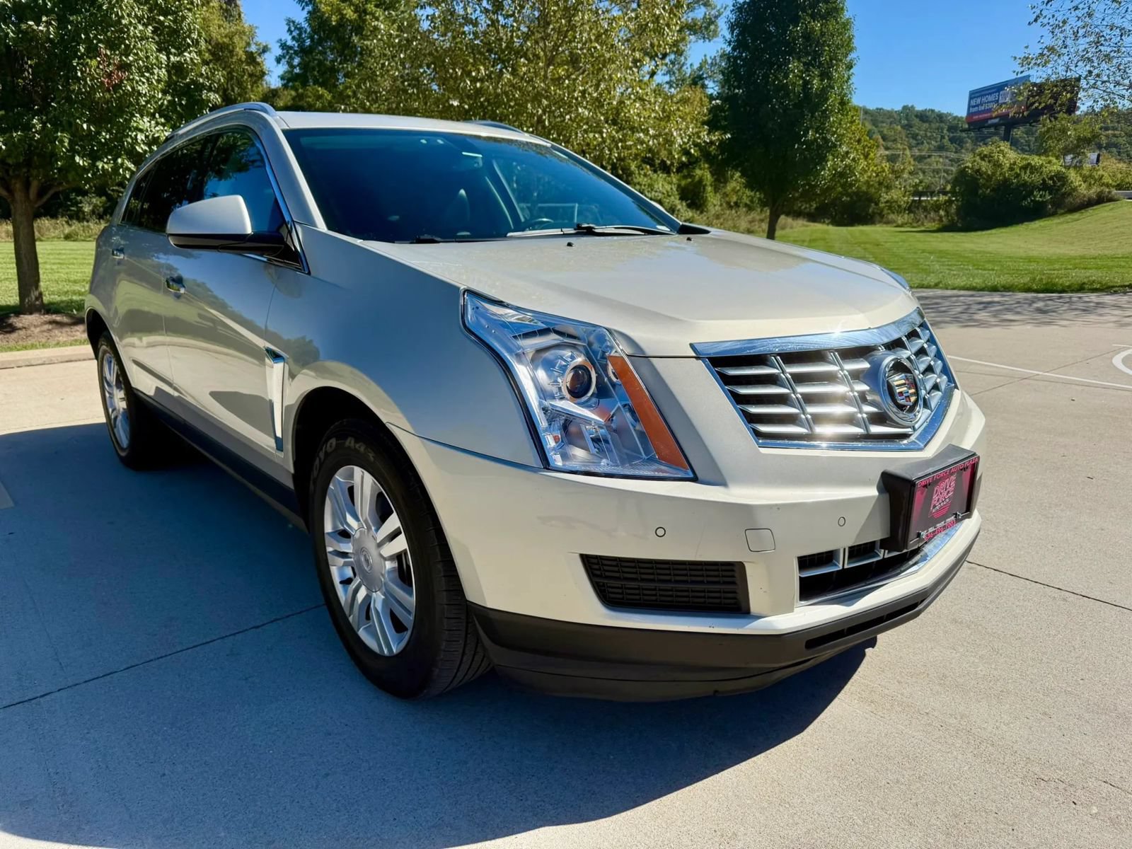 Used 2013 Cadillac SRX Luxury AWD/4WD image 3