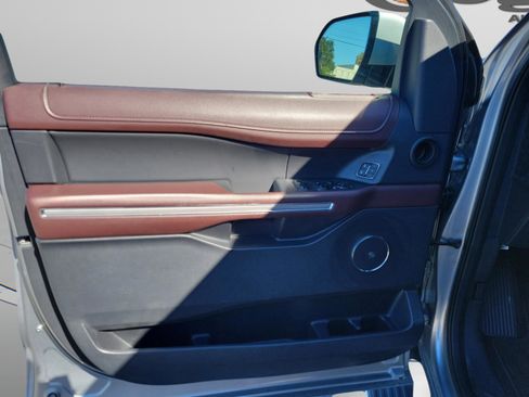 Used 2024 Ford Expedition Limited image 26