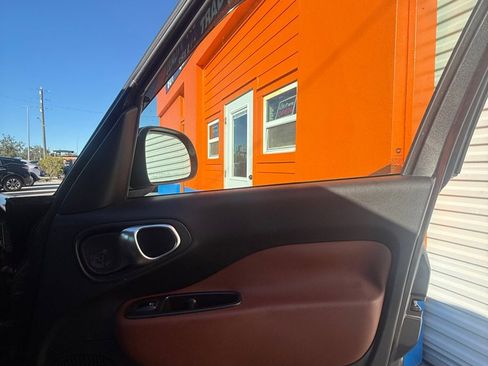 Used 2014 FIAT 500L Trekking w/ Popular Equipment Group FWD image 12