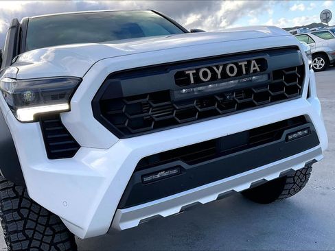 Used 2024 Toyota Tacoma 4x4 Double Cab Hybrid image 33