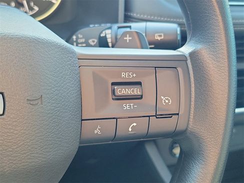 Used 2025 Nissan Rogue S image 23