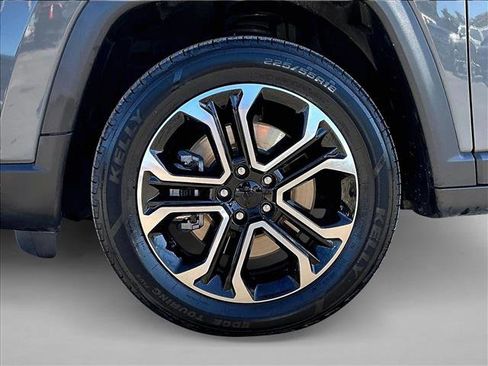 Used 2023 Jeep Compass Limited image 10