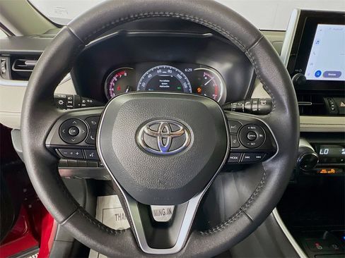 Used 2023 Toyota RAV4 XLE Premium image 11