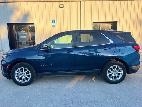 Used 2022 Chevrolet Equinox LT image 2