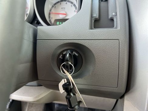 Used 2009 Dodge Grand Caravan SXT image 27