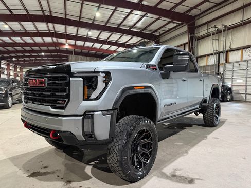 Used 2024 GMC Sierra 2500 AT4 w/ AT4 Preferred Package AWD/4WD image 9