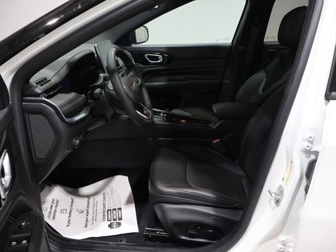 Used 2024 Jeep Compass Limited w/ High Altitude Package image 10