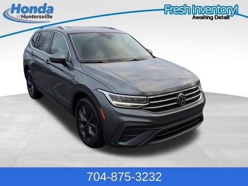 Used 2023 Volkswagen Tiguan SE w/ Panoramic Sunroof Package image 1
