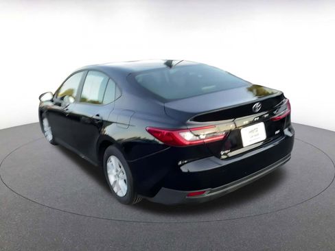 Used 2025 Toyota Camry LE image 11