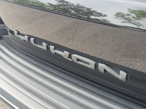 Used 2024 GMC Yukon Denali Ultimate AWD/4WD image 6