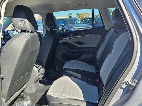 New 2026 Volkswagen Tiguan SE FWD image 6