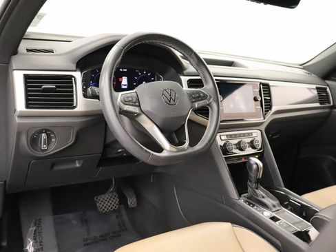 Used 2023 Volkswagen Atlas Cross Sport SE FWD image 14