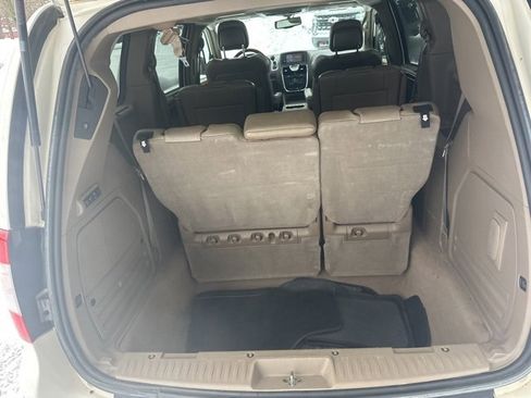 Used 2013 Chrysler Town & Country Limited w/ Luxury Group image 28