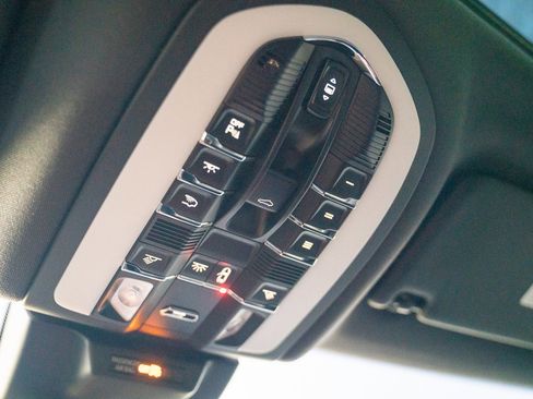 New 2026 Porsche Macan image 22