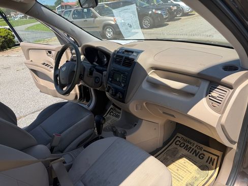 Used 2009 Kia Sportage LX FWD image 17