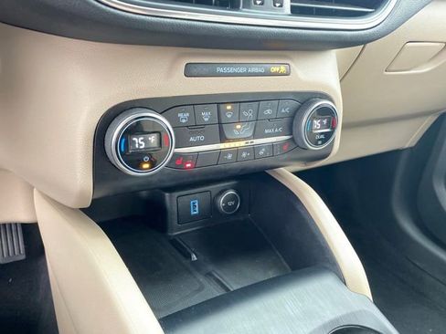 Used 2020 Ford Escape Titanium image 12