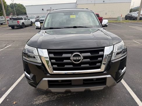 Used 2022 Nissan Armada Platinum w/ Captain's Chairs Package AWD/4WD image 2