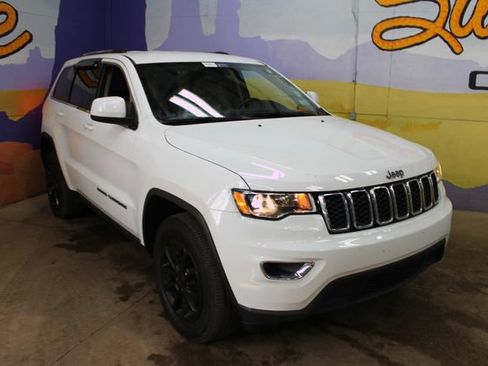 Used 2021 Jeep Grand Cherokee Laredo w/ Security & Convenience Group AWD/4WD image 2