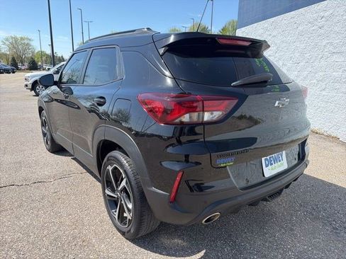 Used 2021 Chevrolet TrailBlazer RS w/ Technology Package FWD image 3