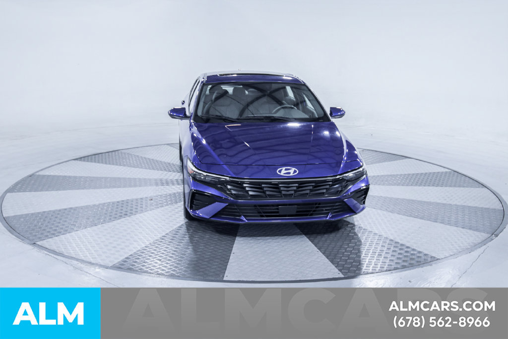 Used 2025 Hyundai Elantra SEL FWD image 11