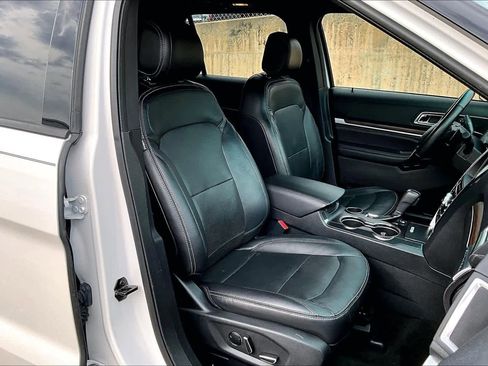 Used 2016 Ford Explorer Limited image 8