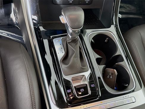 Certified 2024 Kia Carnival EX FWD image 18