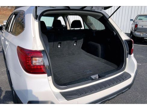Used 2018 Subaru Outback 2.5i Premium image 23