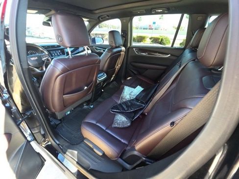 Used 2022 Cadillac XT6 Premium Luxury image 5