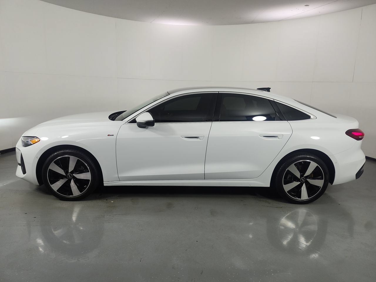 Used 2025 Audi A5 2.0T Premium Plus w/ Premium Plus AWD/4WD image 2