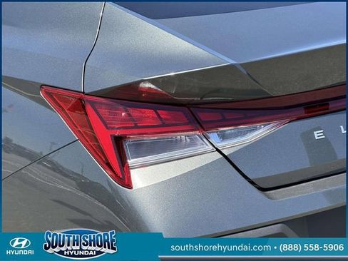 Used 2025 Hyundai Elantra Hybrid FWD image 12