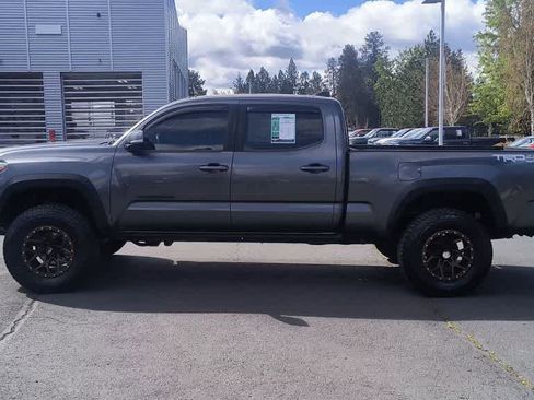 Used 2022 Toyota Tacoma TRD Off-Road image 5