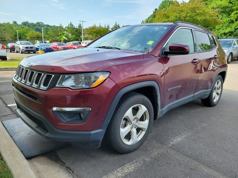 Used 2021 Jeep Compass Latitude FWD image 3