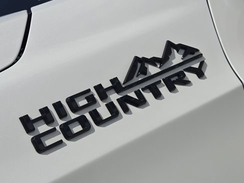 Used 2022 Chevrolet Tahoe High Country AWD/4WD image 13