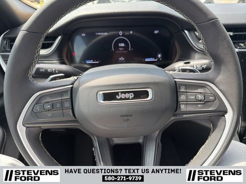 Used 2025 Jeep Grand Cherokee Altitude AWD/4WD image 18