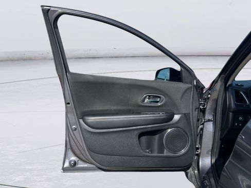 Used 2018 Honda HR-V EX image 10